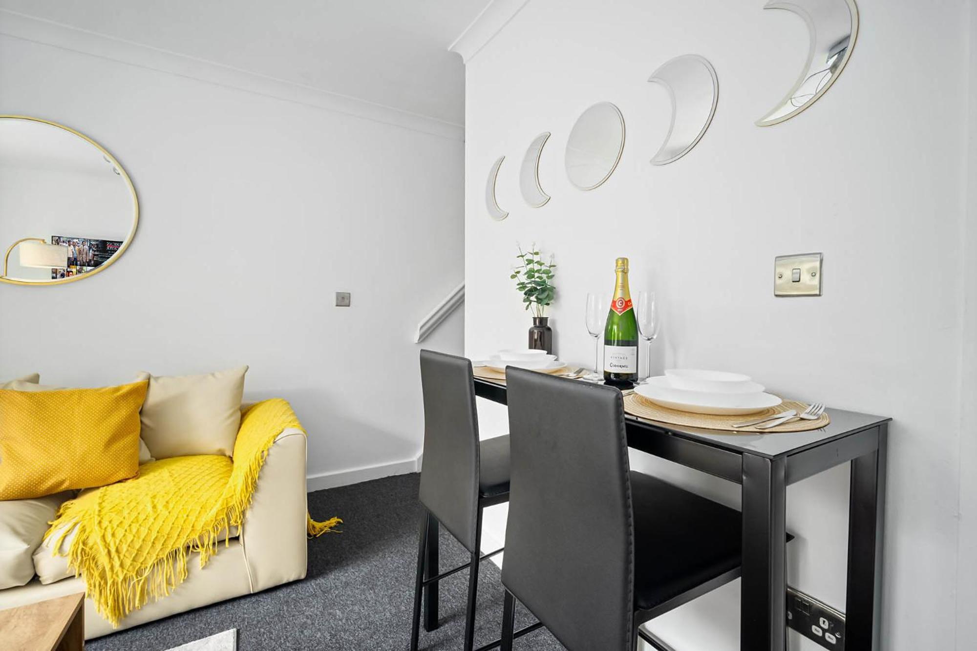 2 Bedroom House - Garden & Parking 2Gm - Wifi เบอร์มิงแฮม ภายนอก รูปภาพ
