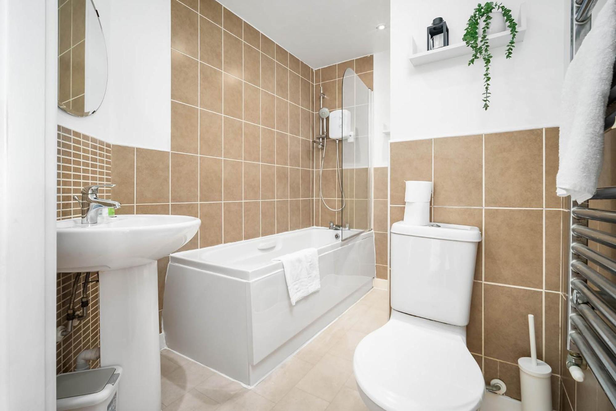 2 Bedroom House - Garden & Parking 2Gm - Wifi เบอร์มิงแฮม ภายนอก รูปภาพ
